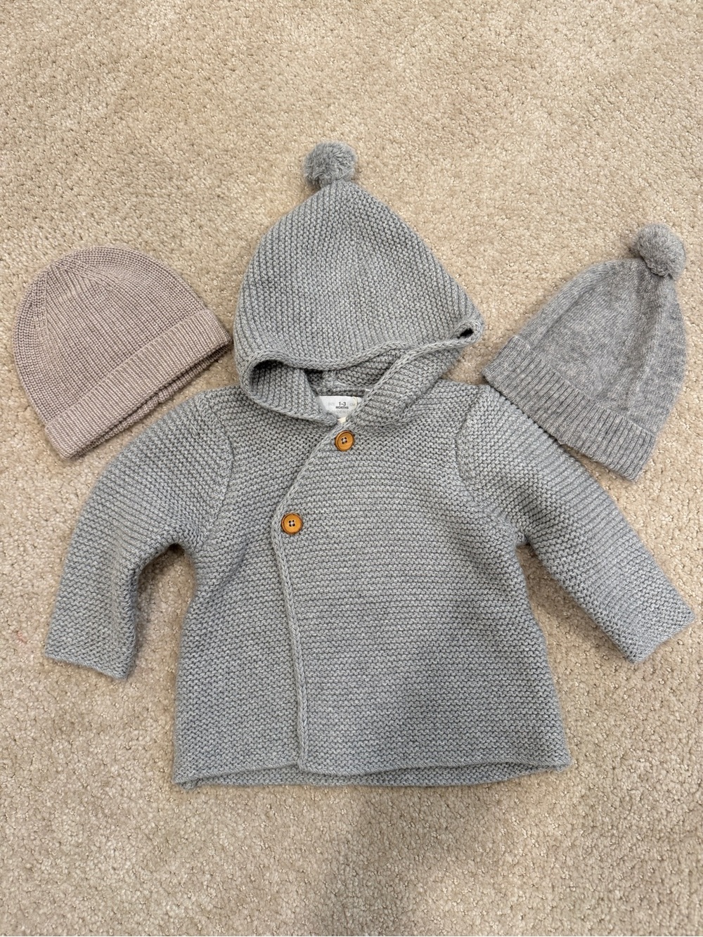 Zara
Infant Sweater + Beanies
NWT